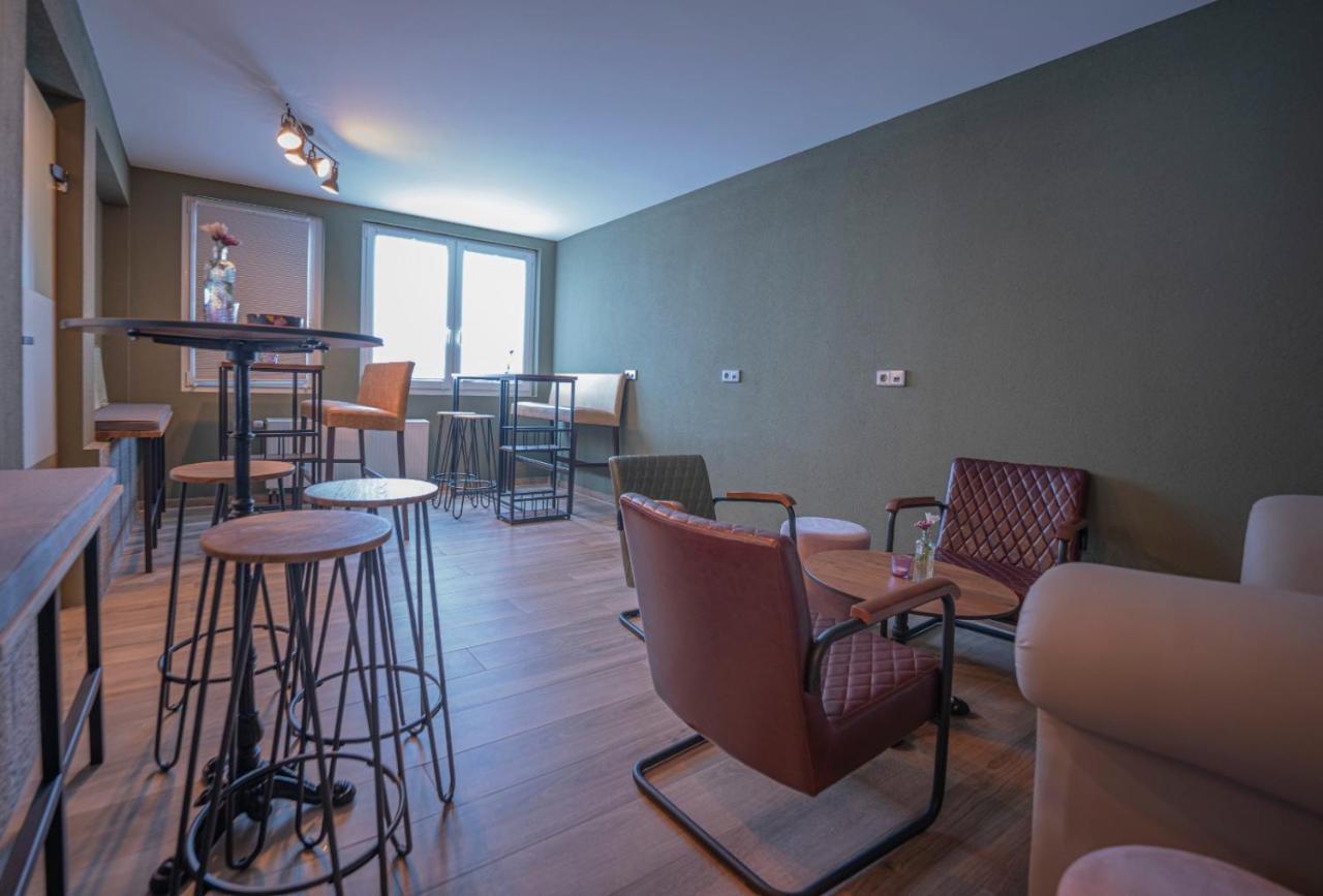 Village Bistro & Bar Fremdenzimmer Dettingen an der Erms Екстериор снимка