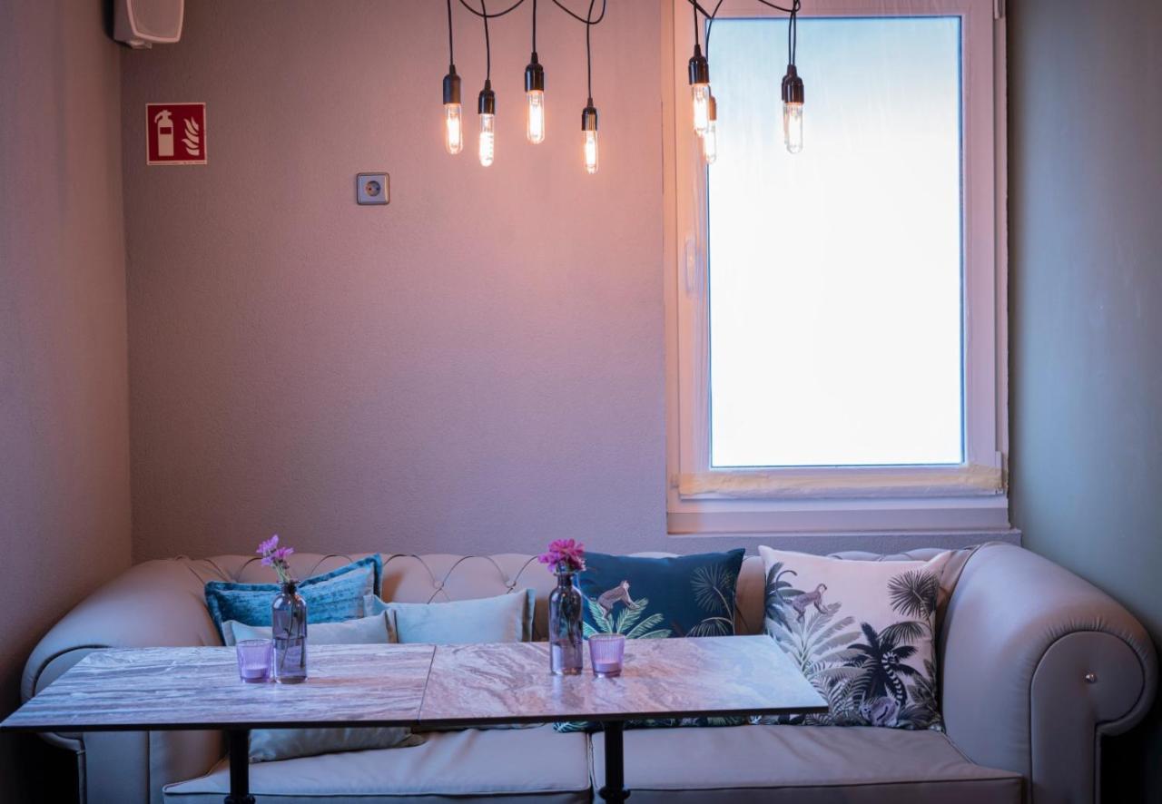 Village Bistro & Bar Fremdenzimmer Dettingen an der Erms Екстериор снимка