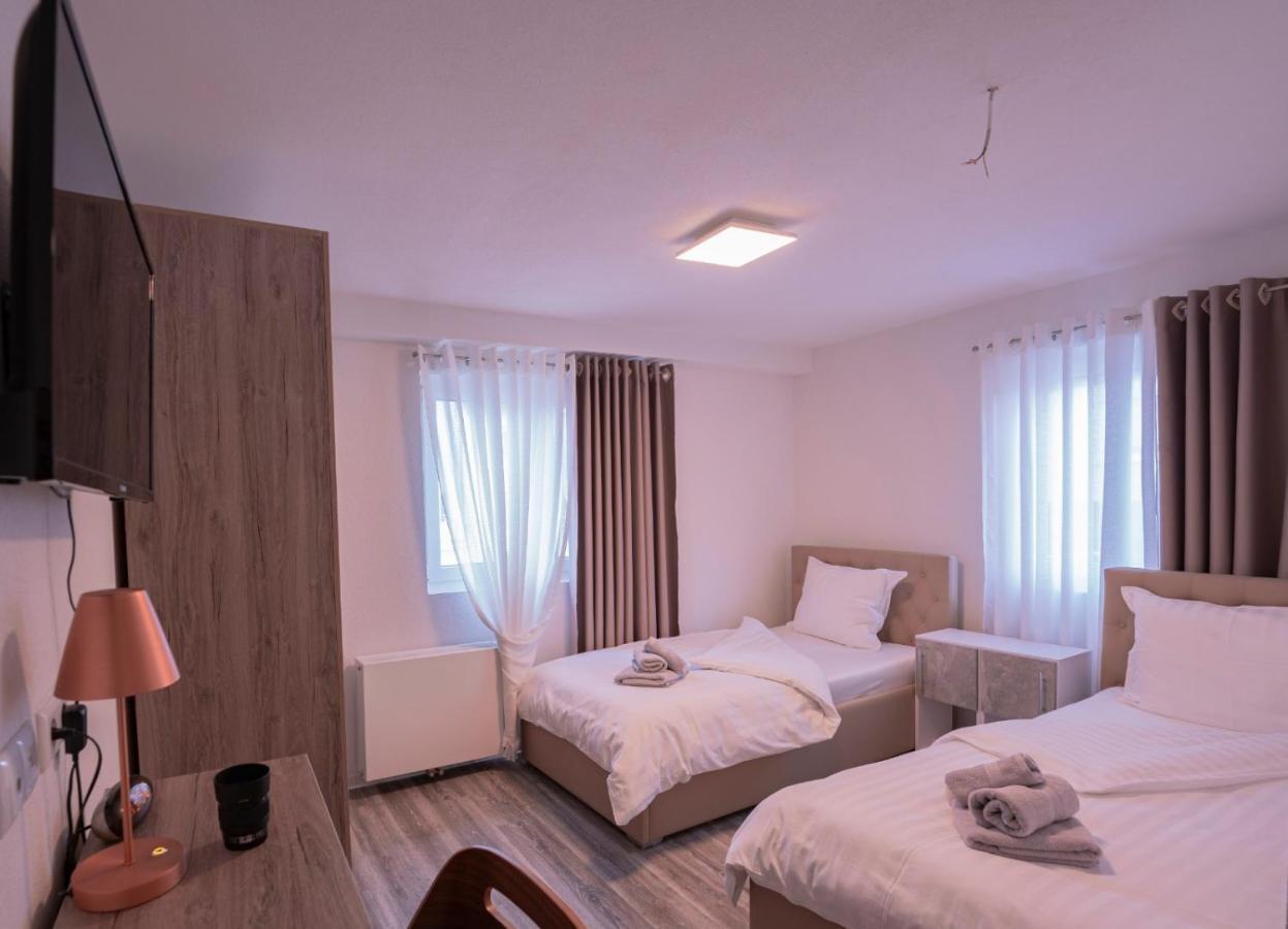 Village Bistro & Bar Fremdenzimmer Dettingen an der Erms Екстериор снимка