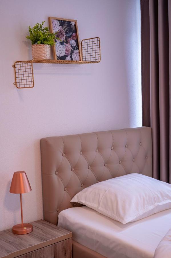 Village Bistro & Bar Fremdenzimmer Dettingen an der Erms Екстериор снимка