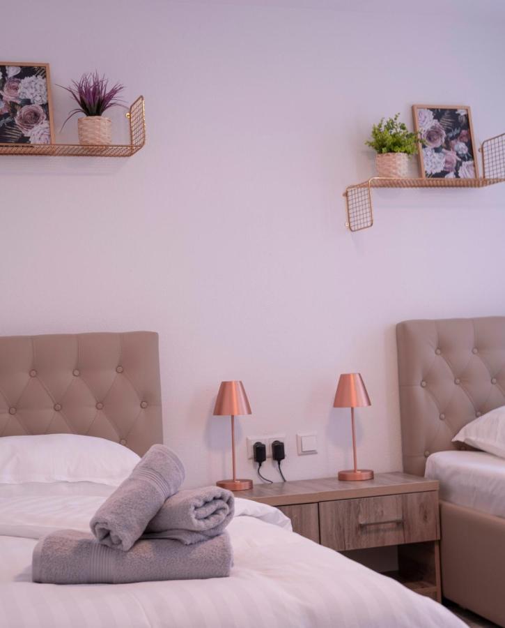 Village Bistro & Bar Fremdenzimmer Dettingen an der Erms Екстериор снимка