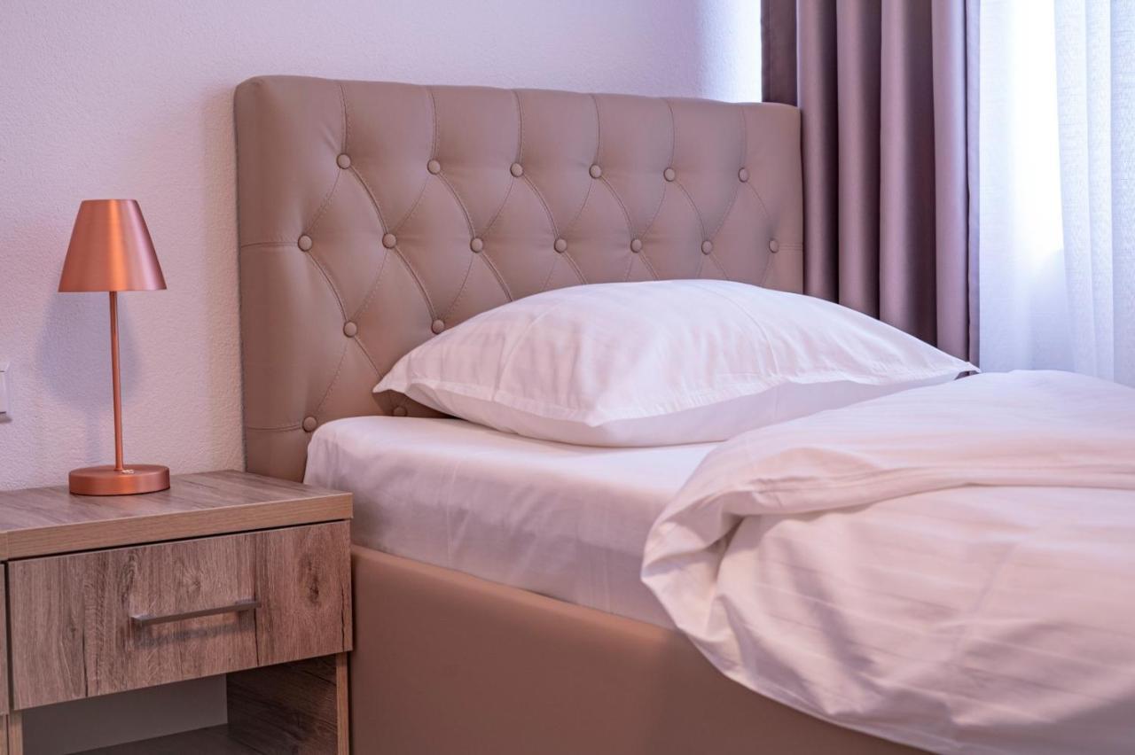 Village Bistro & Bar Fremdenzimmer Dettingen an der Erms Екстериор снимка