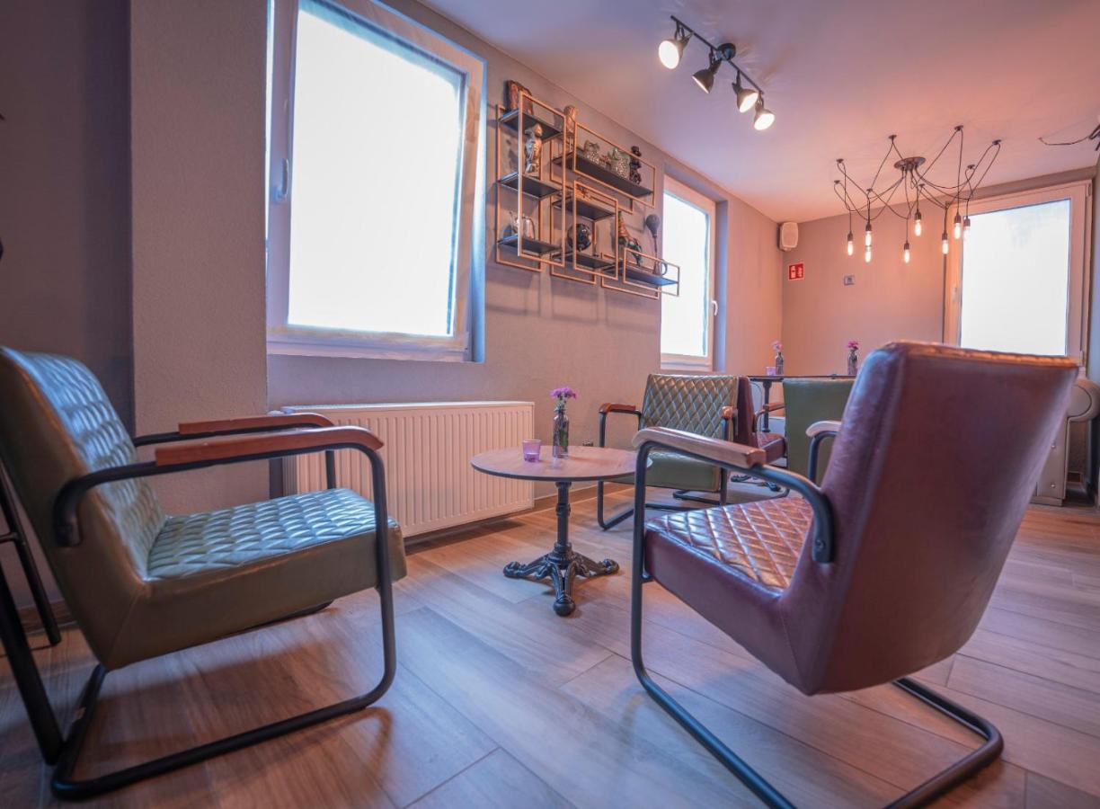 Village Bistro & Bar Fremdenzimmer Dettingen an der Erms Екстериор снимка